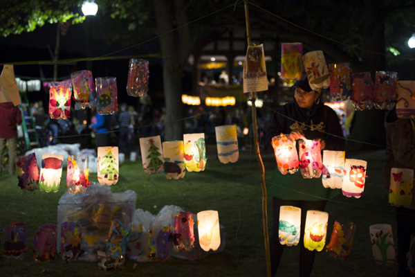 The Jamaica Pond Lantern Parade, a tradition hosted by community group Spontaneous Celebrations since 1984, attracts thousands of local residents and visitors from outside the neighborhood every year for a weekend of beautiful lights. The festivities begin at 6 p.m. on Oct. 18 and 19 at the Jamaica Pond Boat House.